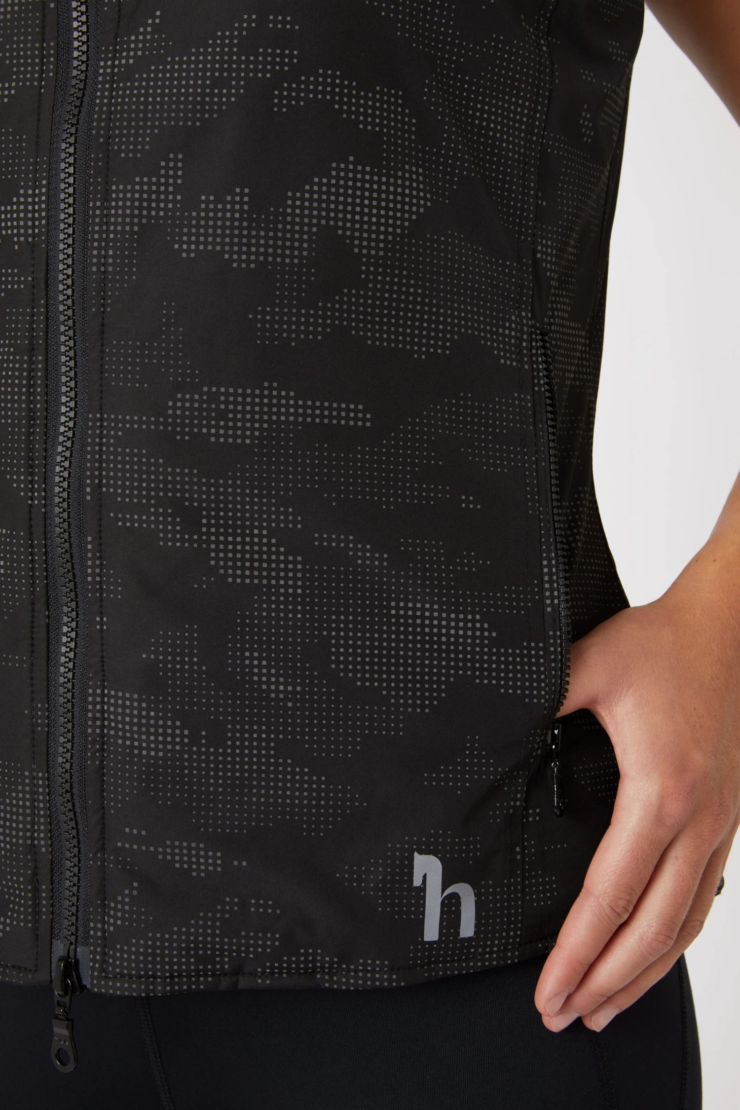 Horze Camo Luminox Reflective Women's Riding Vest 4 Horze Camo Luminox Reflective Women's Riding Vest - Image 4